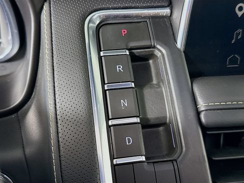 Used 2023 GMC Yukon SLT w/ SLT Premium Package RWD image 17