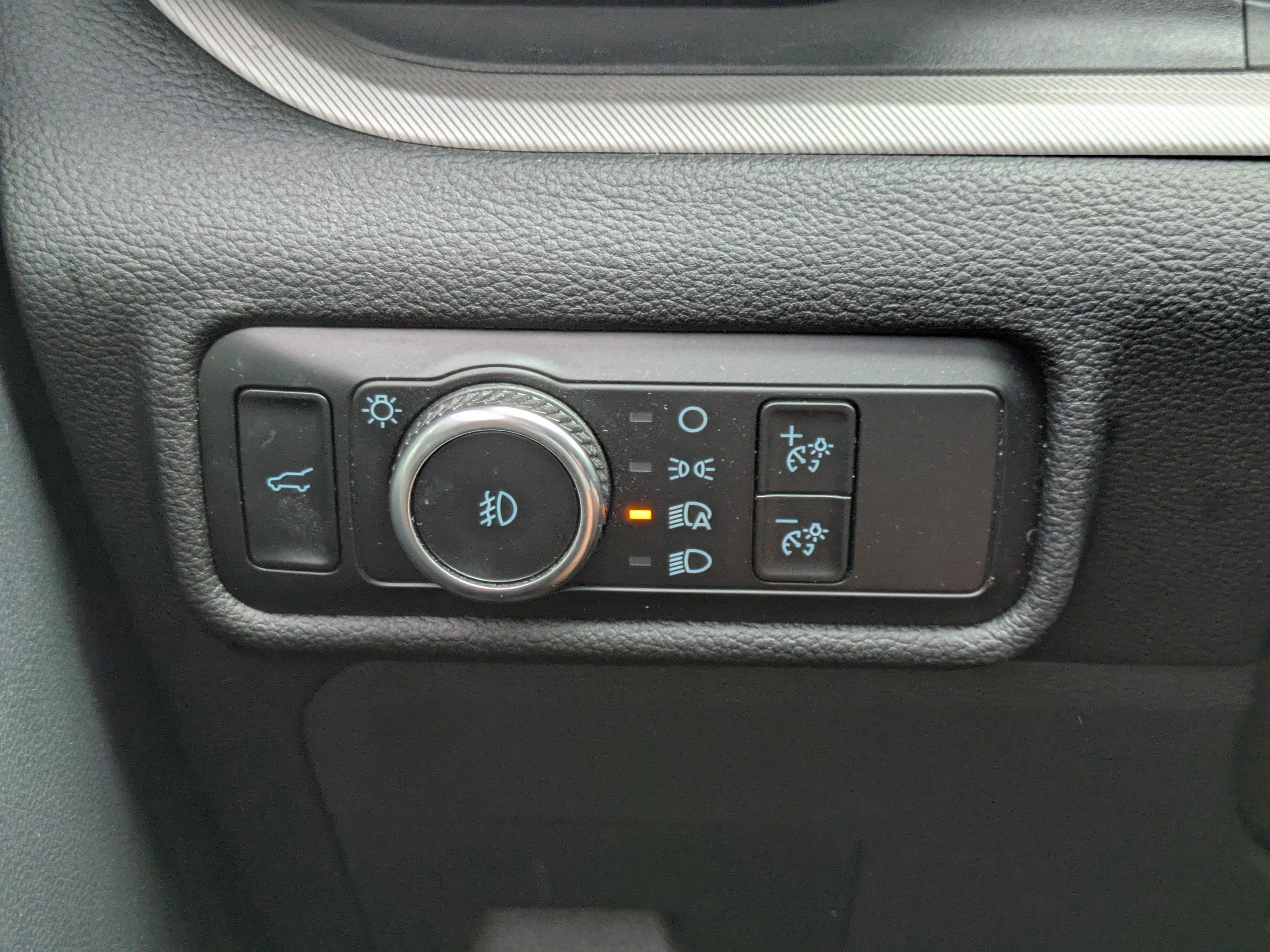 Used 2023 Ford Explorer XLT w/ Equipment Group 202A AWD/4WD image 22