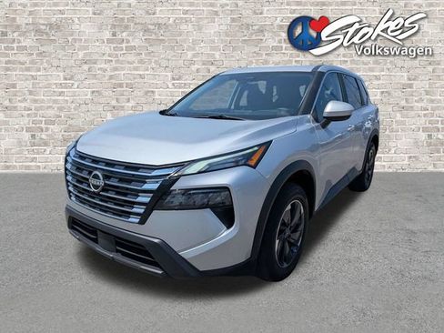 Used 2025 Nissan Rogue SV FWD image 8
