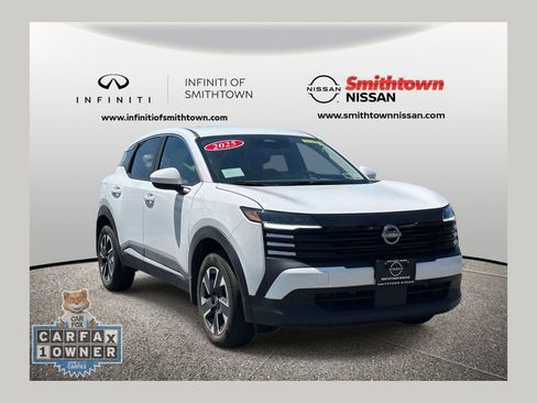 Used 2025 Nissan Kicks SV AWD/4WD image 1