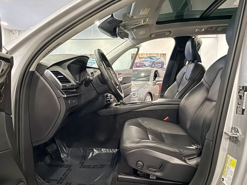 Used 2019 Volvo XC90 T5 Momentum FWD image 12