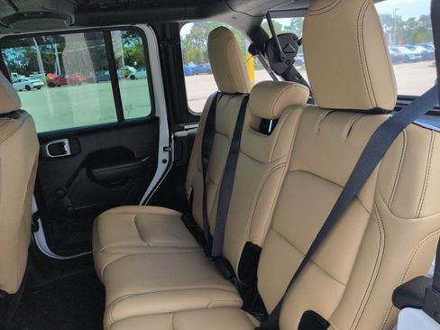Used 2022 Jeep Wrangler Unlimited Sport AWD/4WD image 14