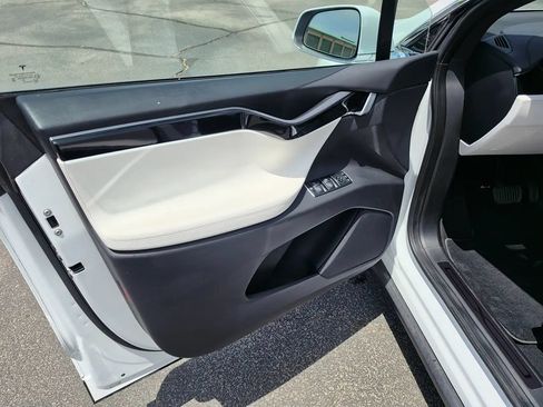 Used 2020 Tesla Model X Long Range AWD/4WD image 21