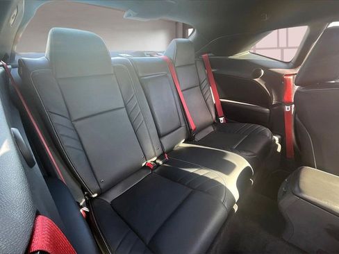 Used 2016 Dodge Challenger SRT image 27