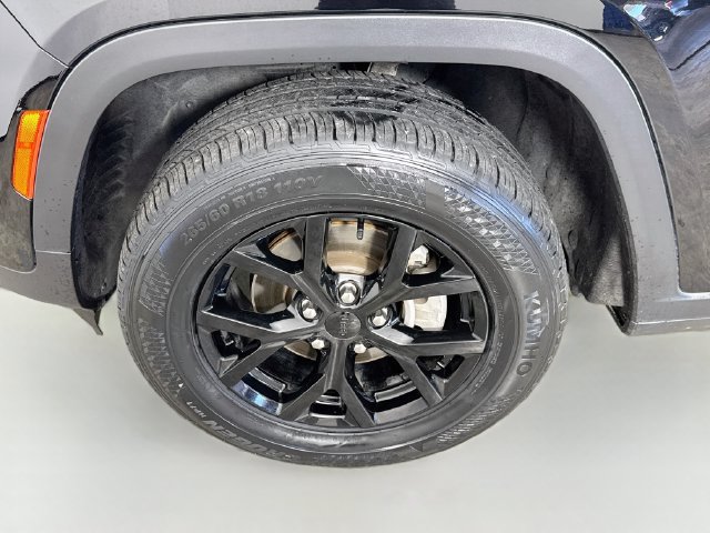 Used 2024 Jeep Grand Cherokee Altitude AWD/4WD image 34