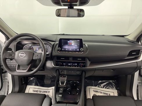 Used 2025 Nissan Rogue SV w/ SV Premium Package FWD image 40