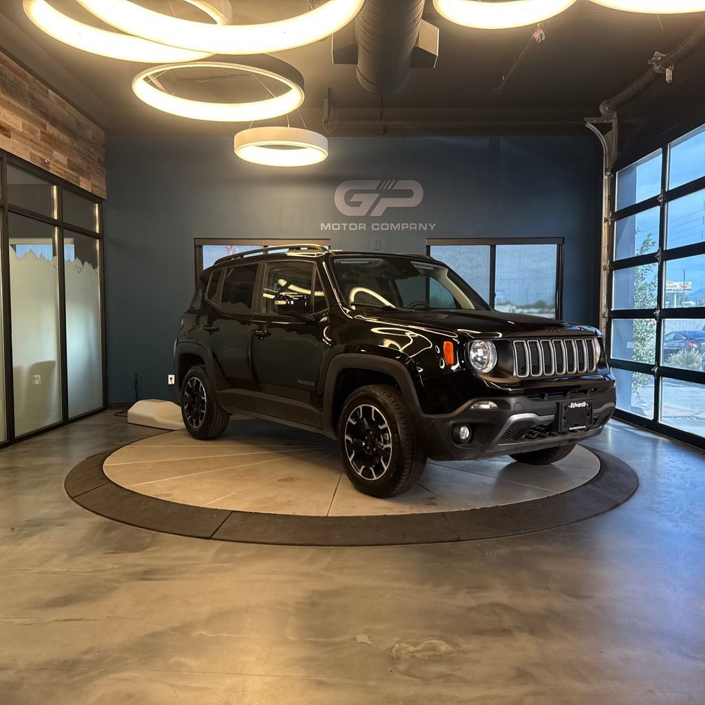 Used 2023 Jeep Renegade Latitude AWD/4WD image 1