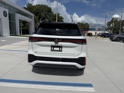 New 2026 Volkswagen Tiguan SE R-Line AWD/4WD image 4