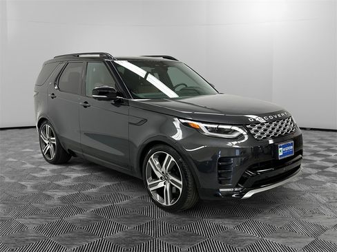 Used 2024 Land Rover Discovery Metropolitan Edition image 7