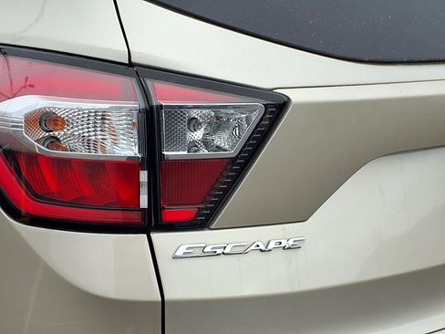 Used 2018 Ford Escape SEL image 25