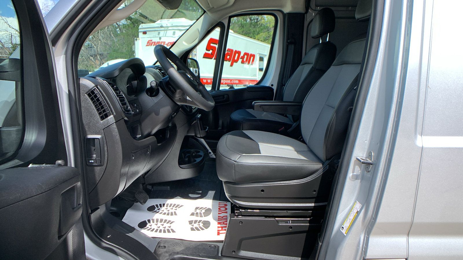 Used 2024 RAM ProMaster 2500 w/ Convenience Group FWD image 12