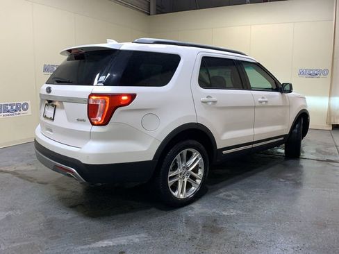 Certified 2017 Ford Explorer XLT w/ Equipment Group 202A image 3