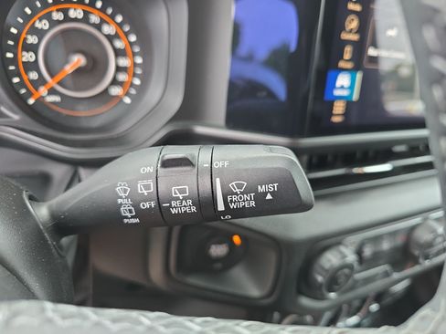 Used 2025 Jeep Wrangler Willys AWD/4WD image 21