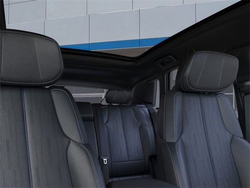 Used 2026 Cadillac Lyriq Luxury image 24