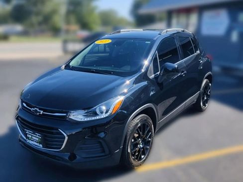 Used 2022 Chevrolet Trax LT w/ Midnight Edition image 3