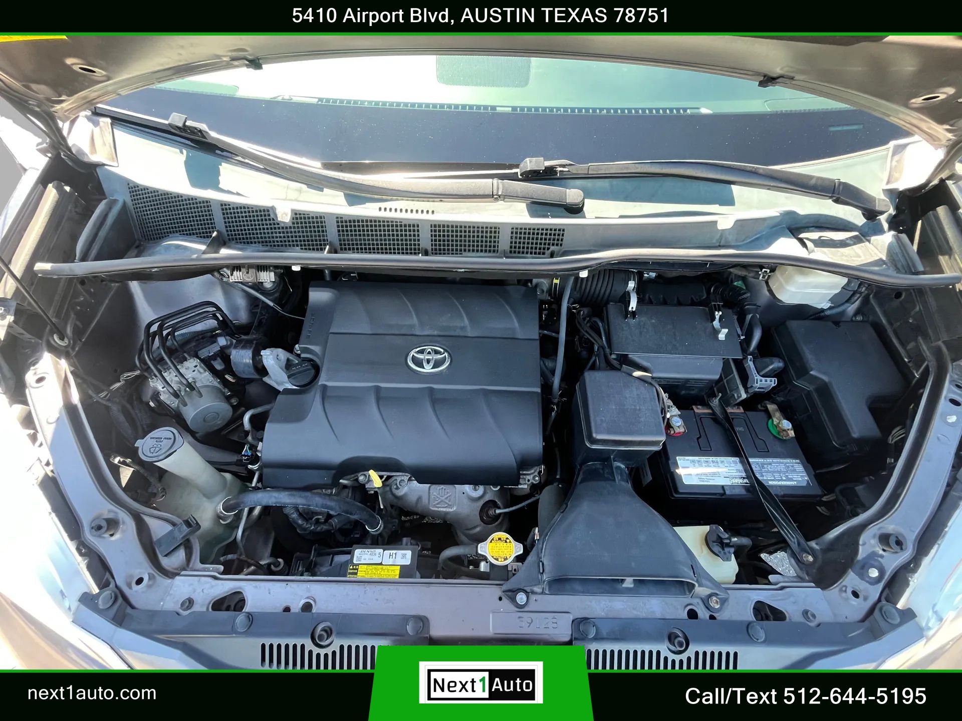 Used 2014 Toyota Sienna XLE w/ Entertainment Package FWD image 40