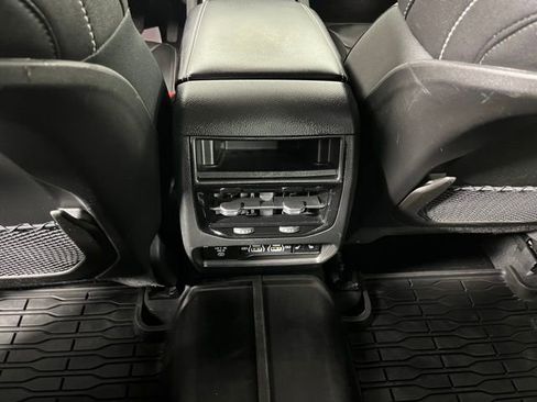 Used 2023 Jeep Grand Cherokee Limited AWD/4WD image 40