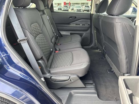 Used 2025 Nissan Pathfinder SV image 26