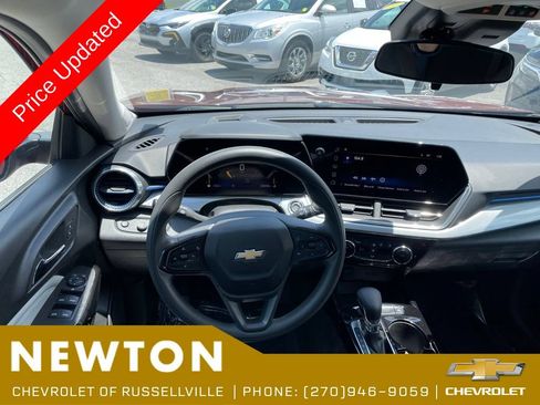 Used 2024 Chevrolet Trax LT FWD image 19