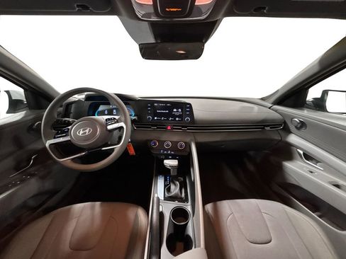 New 2025 Hyundai Elantra SE FWD image 17