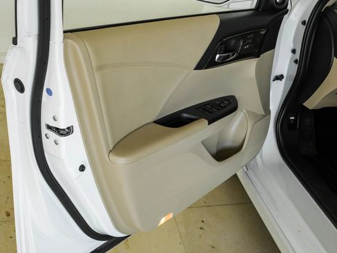 Used 2016 Honda Accord Touring image 34