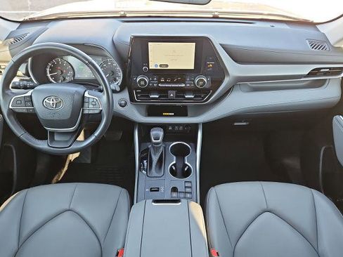 Used 2023 Toyota Highlander XLE image 20