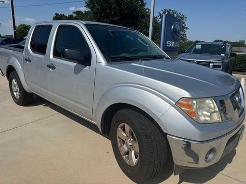 Used 2010 Nissan Frontier SE RWD image 1