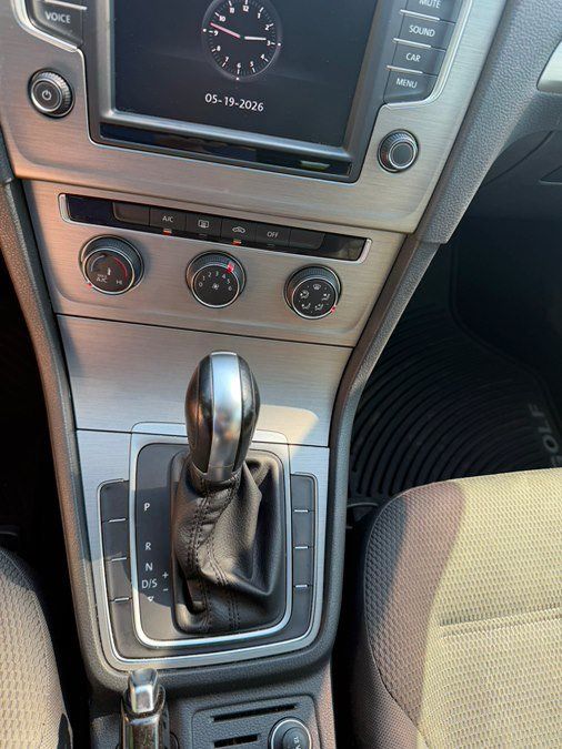 Used 2017 Volkswagen Golf S FWD image 13