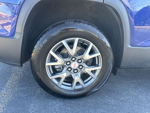 Used 2023 GMC Acadia SLT image 29