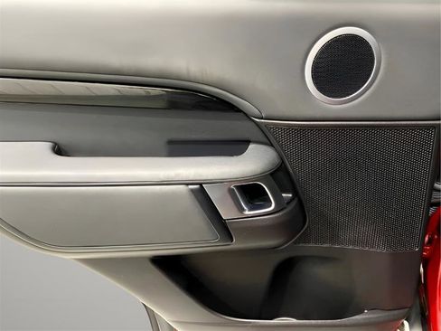 Used 2017 Land Rover Discovery SE image 25