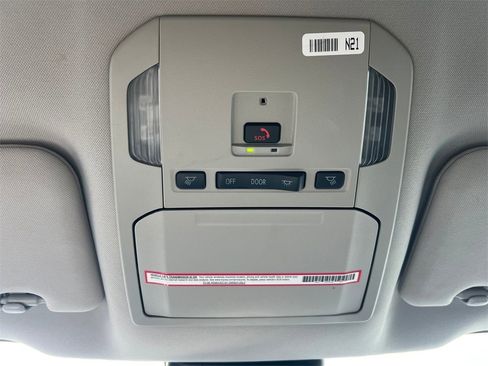 Used 2024 Toyota Highlander LE image 27