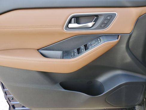 New 2026 Nissan Rogue Platinum image 23