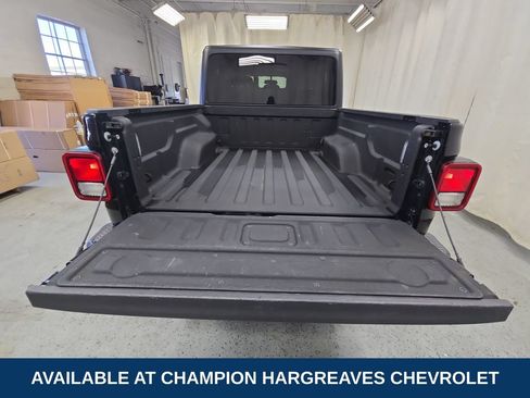 Used 2022 Jeep Gladiator Sport AWD/4WD image 34