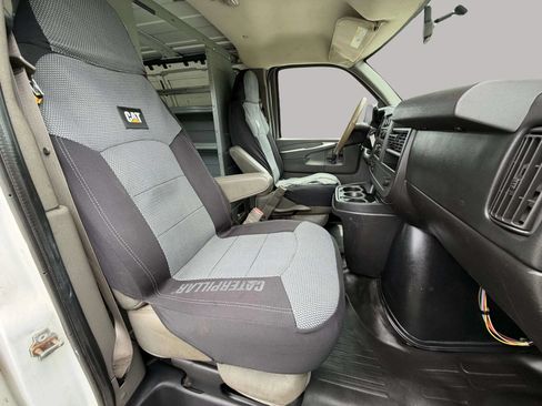 Used 2014 Chevrolet Express 2500 RWD image 14