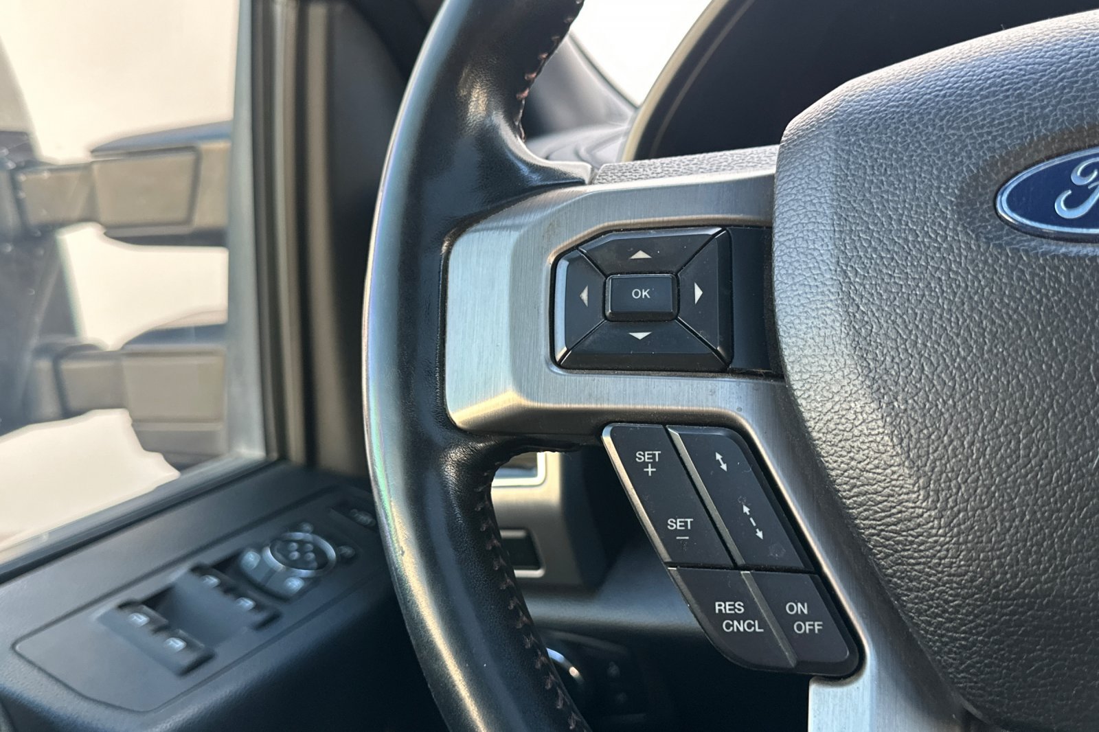 Used 2019 Ford F250 Platinum w/ Platinum Ultimate Package AWD/4WD image 35