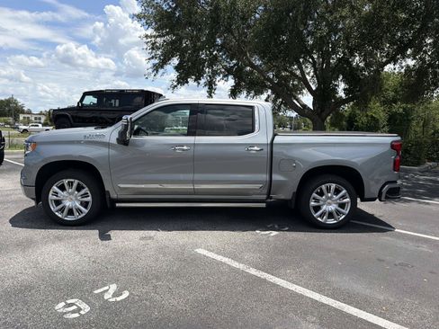Used 2024 Chevrolet Silverado 1500 High Country w/ High Country Premium Package AWD/4WD image 7