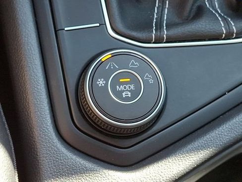 Certified 2022 Volkswagen Taos SE w/ Panoramic Sunroof Package image 30