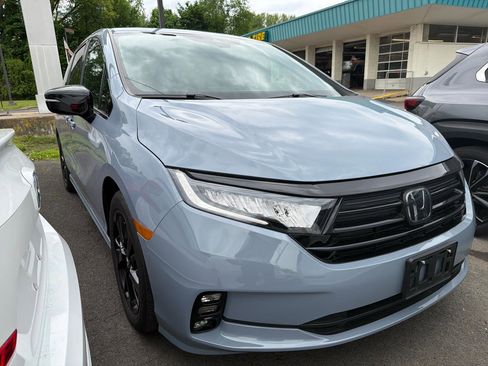 Used 2024 Honda Odyssey Sport image 3