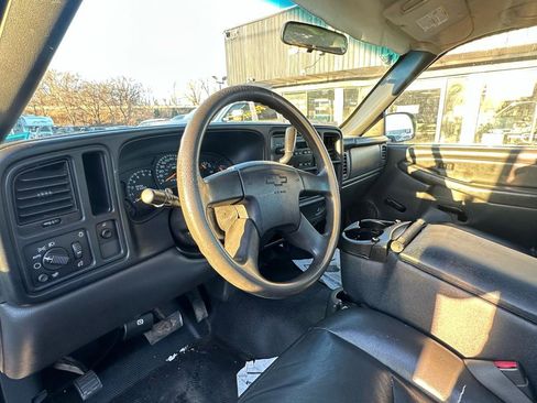 Used 2006 Chevrolet Silverado 2500 W/T RWD image 16