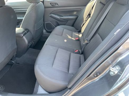 Used 2025 Nissan Altima 2.5 SV FWD image 12