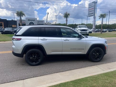 New 2026 Jeep Grand Cherokee Altitude RWD image 6