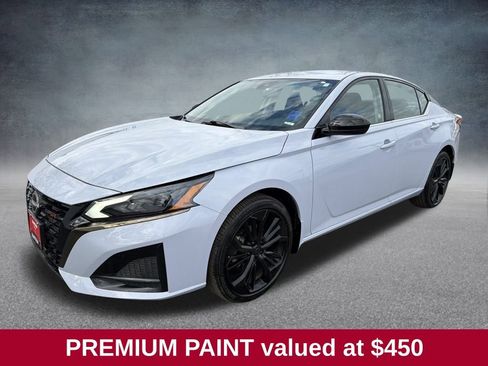 Used 2025 Nissan Altima 2.5 SR image 2