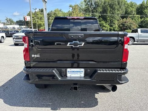Used 2024 Chevrolet Silverado 2500 LT w/ Midnight Edition AWD/4WD image 4