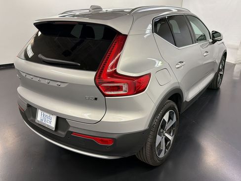 Used 2025 Volvo XC40 B5 Plus AWD/4WD image 9