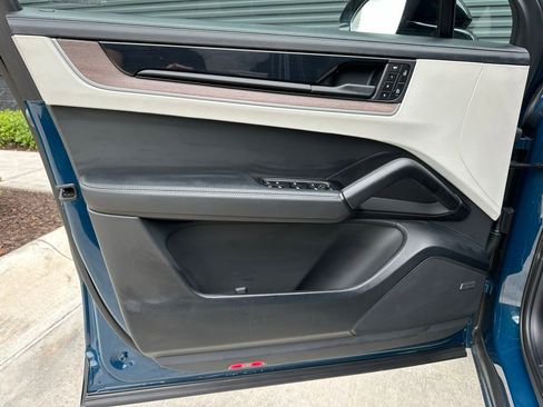Certified 2025 Porsche Cayenne S image 19