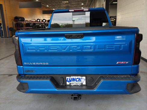 Used 2023 Chevrolet Silverado 1500 RST w/ Convenience Package II AWD/4WD image 4
