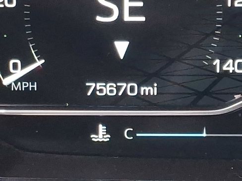 Used 2022 GMC Yukon SLT w/ SLT Premium Package image 23