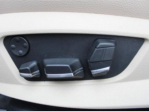 Used 2013 BMW 550i w/ M-Sport Package image 22