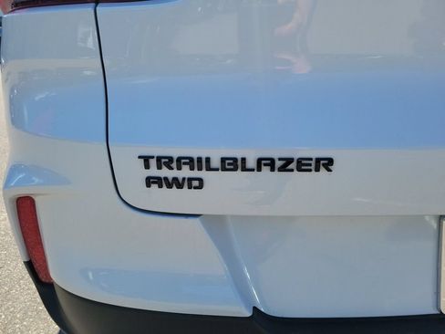 Used 2023 Chevrolet TrailBlazer RS AWD/4WD image 9