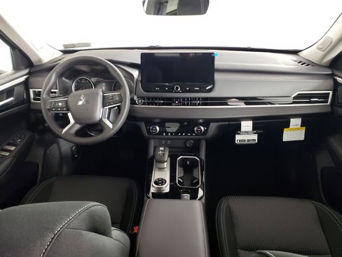 New 2026 Mitsubishi Outlander ES image 15